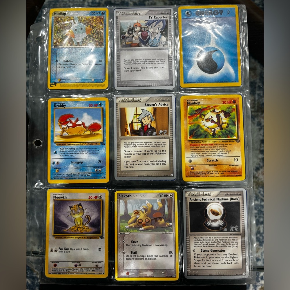 18 Pokémon cards perfect condition
